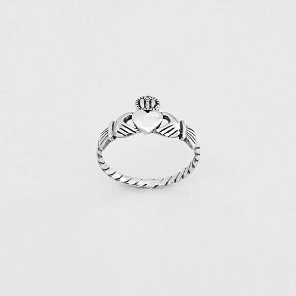 Sterling Silver Irish Claddagh Ring with Rope Band, Friendship Love Heart Rings - Picture 11 of 13